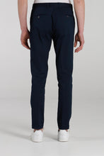 Carica l&#39;immagine nel visualizzatore di Gallery, Pantalone Uomo Autumn Blu tinta unita poliviscosa
